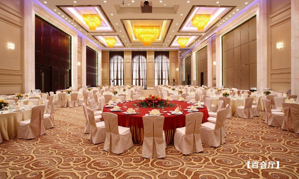 Landison Green Town Hotel Xinchang Exterior photo