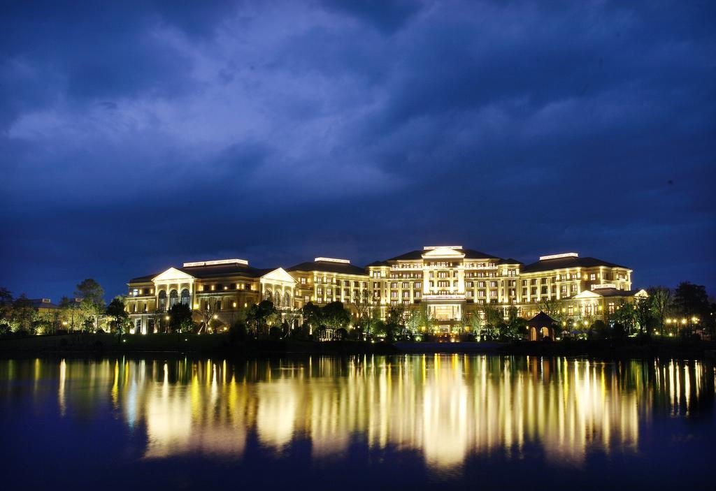 Landison Green Town Hotel Xinchang Exterior photo